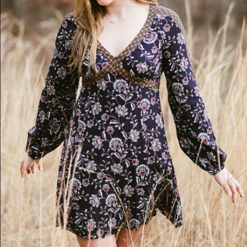 Beautiful Navy Floral Print Dress SZ M